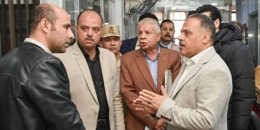 محافظ
      الشرقية
      يتفقد
      خدمات
      فاقوس
      ويُجازي
      مقصرين