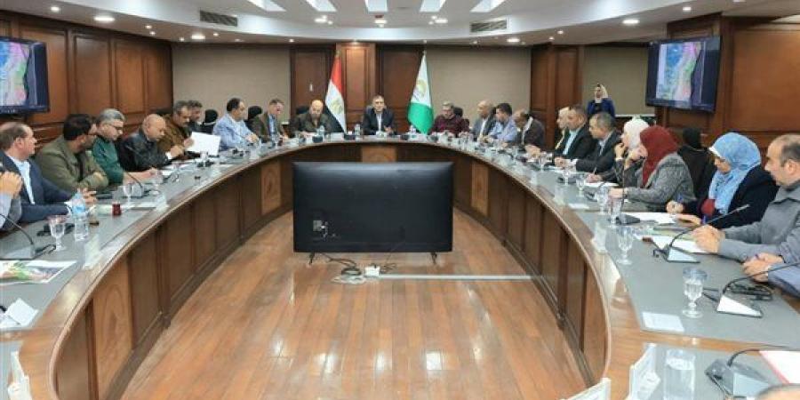 محافظ
      الجيزة
      يعقد
      لقاءً
      موسعًا
      لتنظيم
      متابعة
      ورفع
      كفاءة
      74
      نفقا
      أسفل
      الطريق
      الدائري