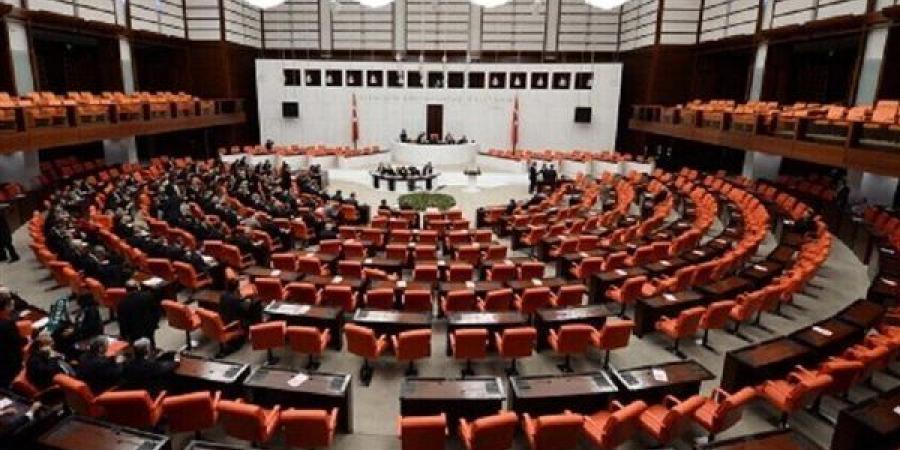 البرلمان
      التركي
      يوافق
      على
      تمديد
      مهام
      القوات
      في
      ليبيا
      لمدة
      عامين