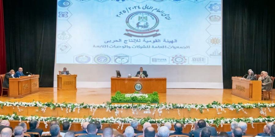 وزير
      الإنتاج
      الحربي
      يترأس
      الجمعيات
      العمومية
      للشركات
      والوحدات
      التابعة
      للوزارة