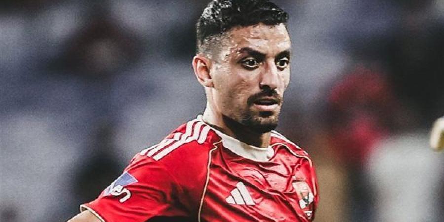 طاهر
      يتعافى
      من
      آلام
      الركبة
      وينتظم
      في
      تدريبات
      الأهلي