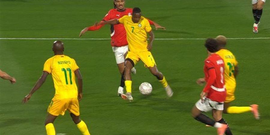 منتخب
      مصر
      يُنهي
      الشوط
      الأول
      أمام
      زيمبابوي
      متأخرًا
      بهدف
      دوبي