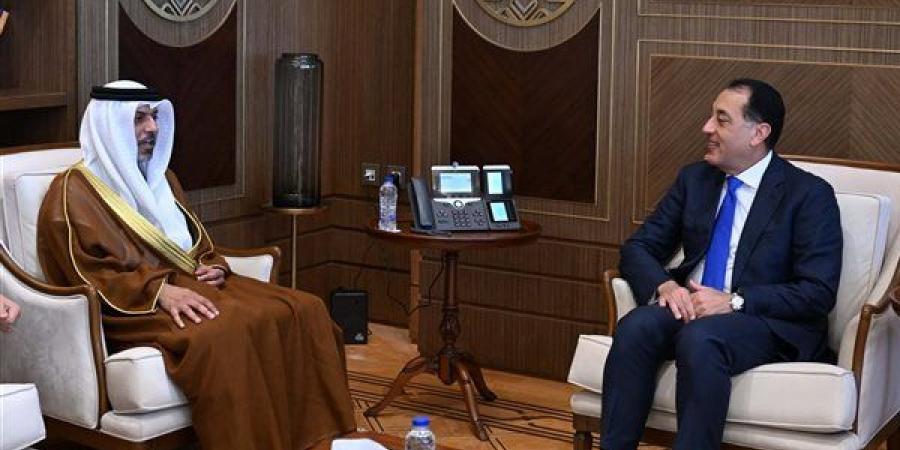 رئيس
      الوزراء
      يستقبل
      سفير
      دولة
      الإمارات
      العربية
      المتحدة
      لدى
      مصر