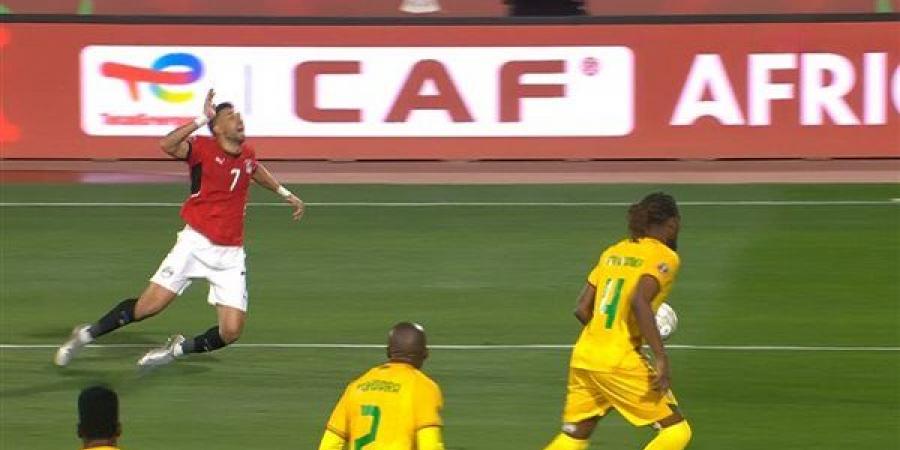 الحكم
      يرفض
      احتساب
      ركلة
      جزاء
      لصالح
      تريزيجيه
      أمام
      زيمبابوي