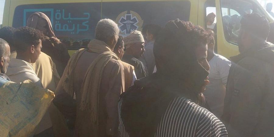 تصادم
      سيارتين
      ربع
      نقل
      يسفر
      عن
      وفاة
      سيده
      وطفل
      وإصابة
      3
      آخرين
      بأسوان..
      صور