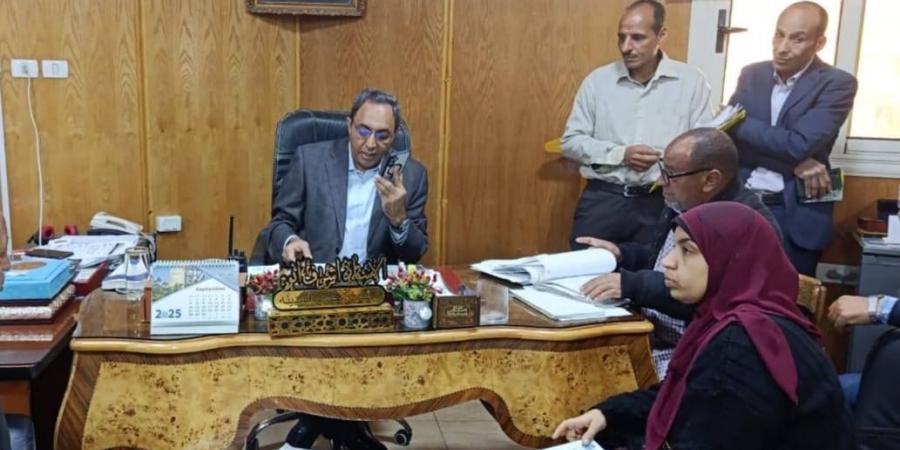 المواطن
      المحظوظ
      حصل
      على
      موافقة
      بالبناء
      بإتصال
      هاتفي
      من
      محافظ
      قنا!