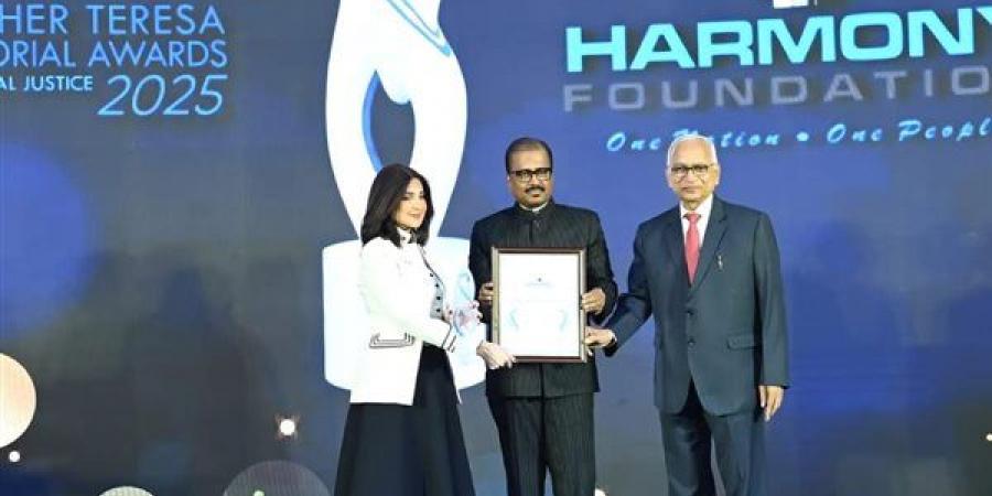 "القومي
      للمرأة"
      يهنئ
      الدكتورة
      هبة
      السويدي
      لحصولها
      على
      جائزة
      الأم
      تريزا
      للسلام
      والعدالة
      الاجتماعية