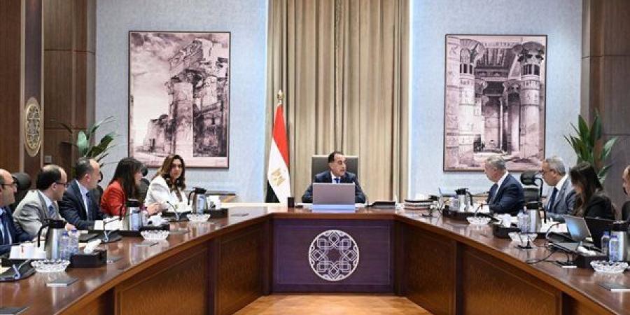 رئيس
      الوزراء
      يتابع
      موقف
      المشروعات
      التنموية
      والاستثمارية
      في
      محافظة
      الإسكندرية