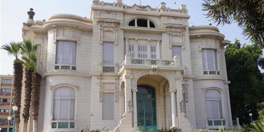 وزير
      التعليم
      العالي
      يقرر
      تجديد
      تعيين
      وظائف
      إدارية
      بجامعة
      عين
      شمس