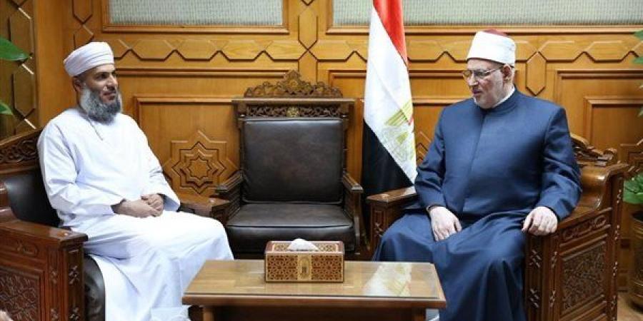 وكيل
      الأزهر
      يحذِّر
      من
      الفراغ
      التربوي:
      إذا
      لم
      يُملأ
      بالقيم
      ملأته
      الأفكار
      المنحرفة