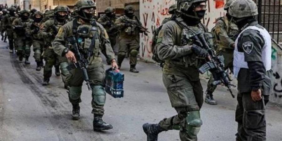 الاحتلال
      الإسرائيلي
      يقتحم
      عدة
      قرى
      في
      نابلس