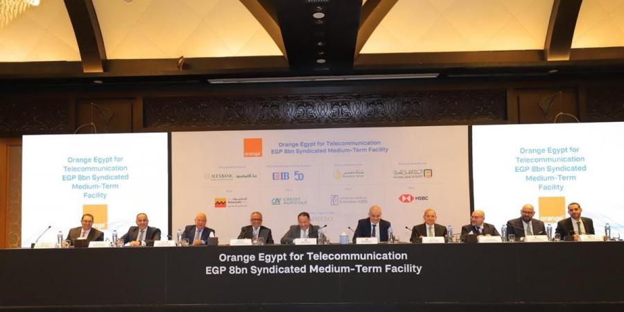 تحالف
      يضم ثمانية
      بنوك يمول
      أورنج
      مصر
      للاتصالات
      8
      مليار
      جنيه