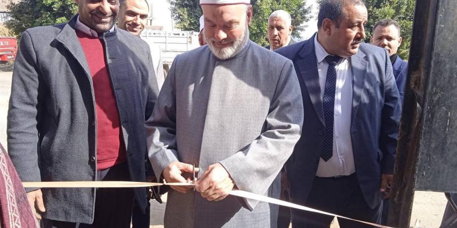 رئيس
      أزهر
      سوهاج
      يفتتح
      المعرض
      السنوي
      للتربية
      الفنية
      بجهينة