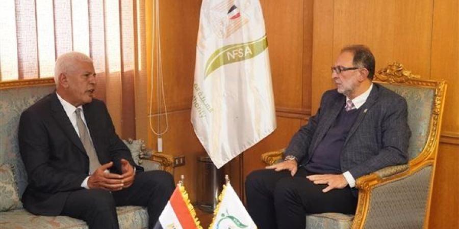 رئيس
      الهيئة
      القومية
      لسلامة
      الغذاء
      يستقبل
      نقيب
      الزراعيين