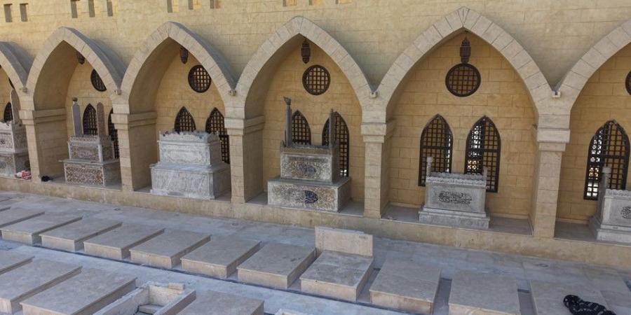 موعد
      الافتتاح
      الرسمى
      "لمقابر
      تحيا
      مصر
      للخالدين"
      بمنطقة
      عين
      الصيرة