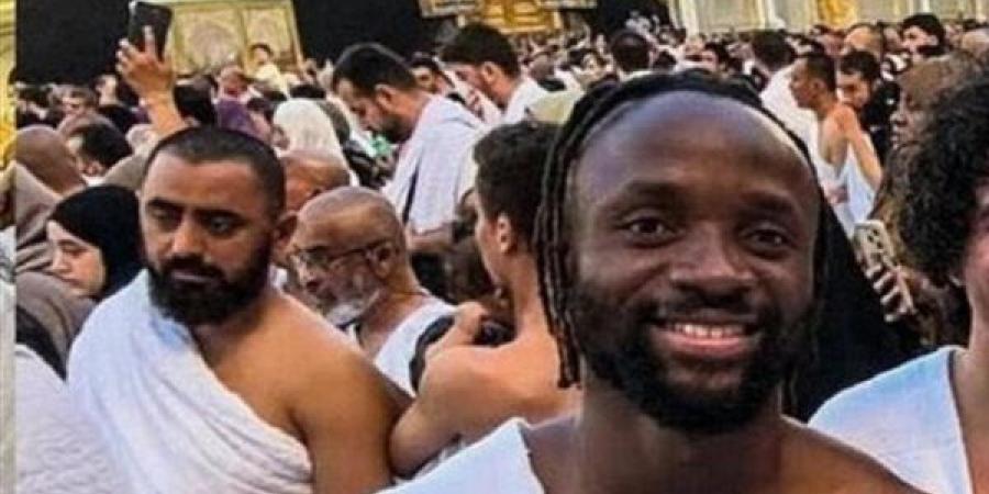 حكم
      تغطية
      الرأس
      أثناء
      الإحرام
      خوفًا
      من
      البرد
      والمطر