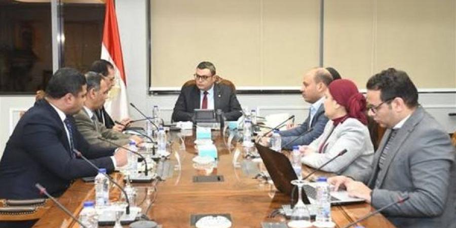 وزير
      الإسكان
      يتابع
      مع
      "الشركة
      الوطنية
      الطرق"
      ملفات
      العمل
      المشترك
      وأوجه
      التعاون