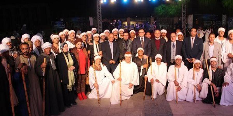 وزير
      الثقافة
      ومحافظ
      الأقصر
      يشهدان
      ختام
      المهرجان
      القومي
      للتحطيب
      ويُكرِّمان
      رموزه