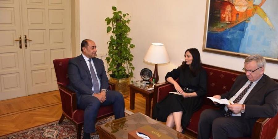 حصاد
      الجامعة
      العربية
      2025:
      عقود
      من
      التضامن
      مع
      القضية
      الفلسطينية
      وصوت
      عربي
      موحد
      في
      زمن
      الأزمات