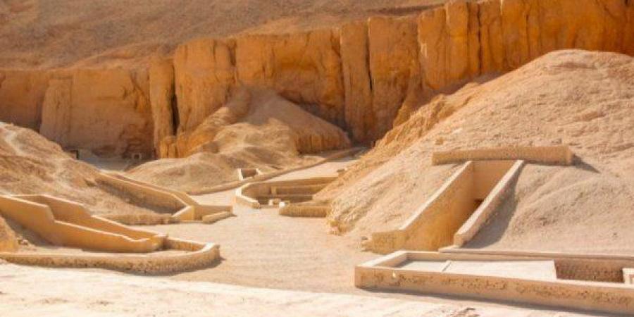 مصطفى
      وزيري
      يكشف
      حقيقة
      وجود
      وادي
      ملوك
      آخر
      في
      مصر