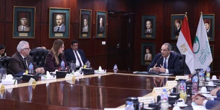 وزير
      الاتصالات:
      إضافة
      1000
      منفذ
      بريد
      ونشر
      3000
      ماكينة
      صراف
      منذ
      2018