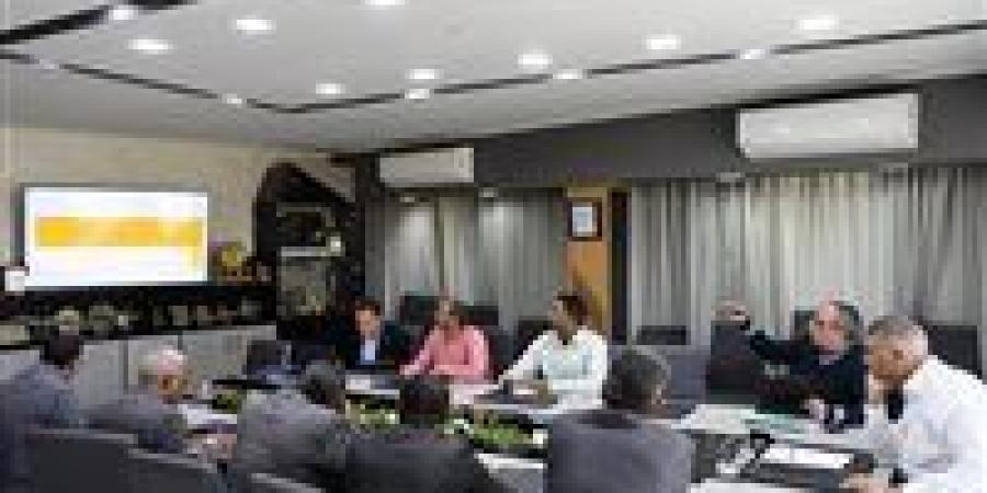 محافظ
      أسوان
      يشدد
      على
      الإزالة
      الفورية
      للمخالفات
      عبر
      منظومة
      المتغيرات
      المكانية