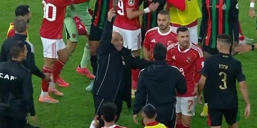 عقوبات
      قاسية
      على
      الجيش
      الملكي
      بسبب
      أحداث
      مباراة
      الأهلي