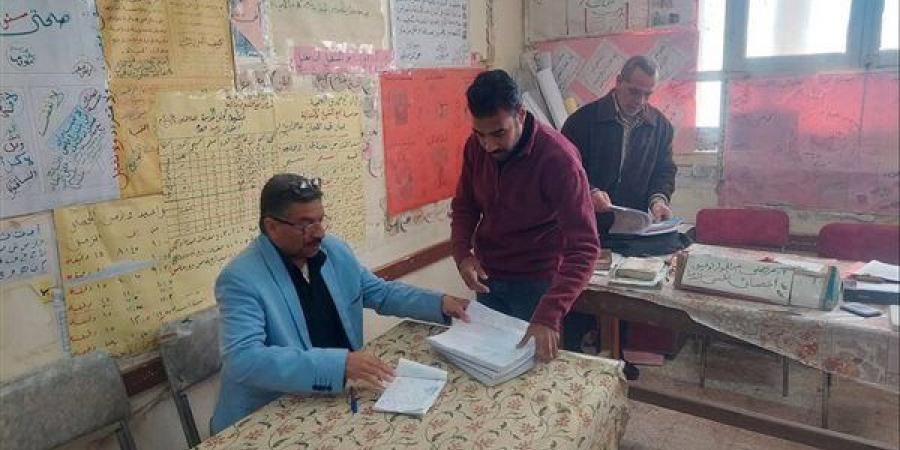 مدير
      تعليمية
      نجع
      حمادي
      يتفقد
      مدرسة
      نجع
      الشيخ
      الابتدائية
      بأولاد
      نجم
      بهجورة