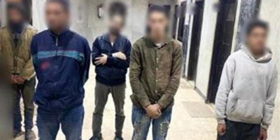 ضبط
      10
      متهمين
      باستغلال
      الصغار
      في
      أعمال
      التسول
      بالقاهرة