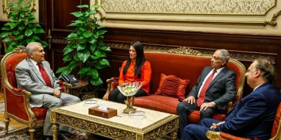 وزيرة
      التخطيط
      والتنمية
      الاقتصادية
      تلتقي
      رئيس
      مجلس
      الشيوخ