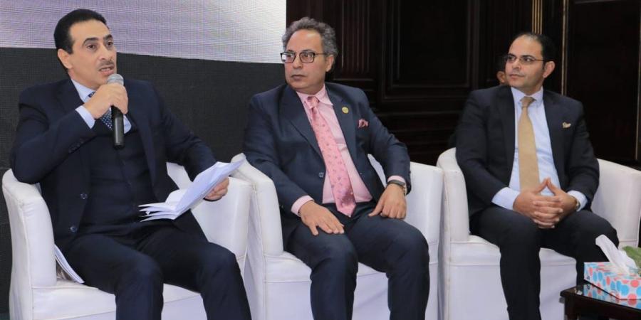 حول
      الاستشراق
      والهوية|
      انعقاد
      المؤتمر
      الدولي
      لكلية
      دار
      العلوم
      بجامعة
      القاهرة
      (صور)