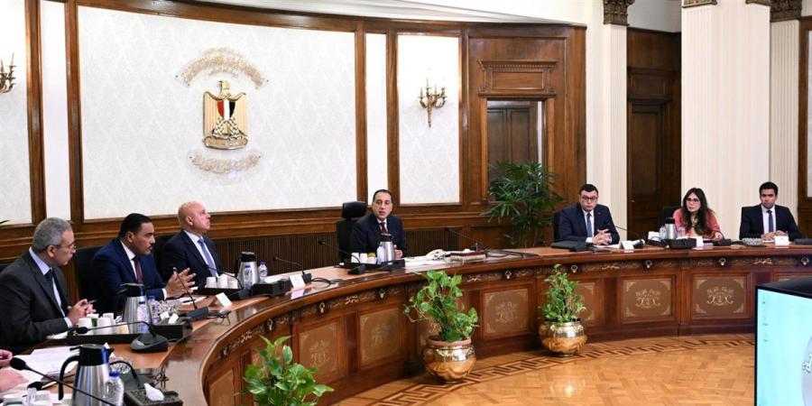 رئيس
      الوزراء
      يتابع
      موقف
      مشروعات
      مدينتي
      "رأس
      الحكمة
      الجديدة"
      و"شمس
      الحكمة"