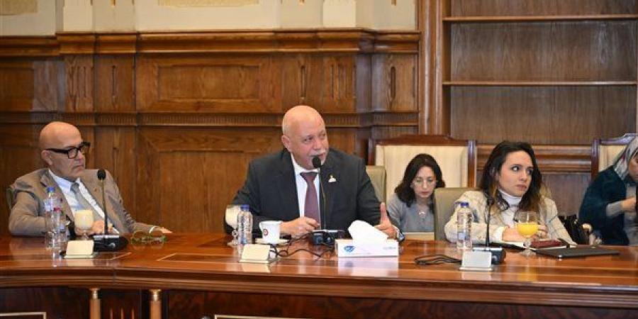 الجندي
      لوزير
      الخارجية:
      الدبلوماسية
      المصرية
      حائط
      الصد
      في
      الدفاع
      عن
      الدولة