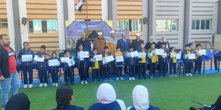 أوقاف
      دمياط
      تنظّم
      ندوة
      توعوية
      بالمدارس
      حول
      "التفكك
      الأسري"
      لترسيخ
      قيم
      الأسرة