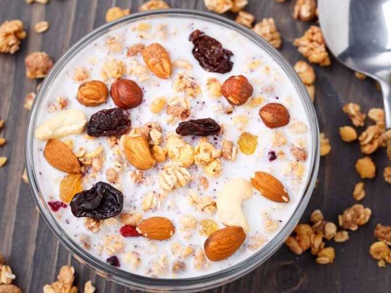 طريقة عمل شوفان بالحليب والمكسرات سريع ومفيد