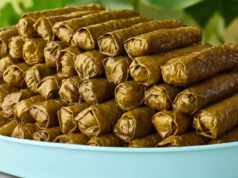 طريقة تحضير محشي ورق عنب مظبوط بحشوة رز شهية